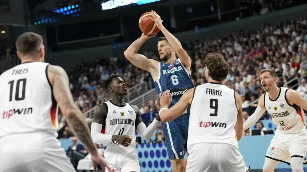 Basketball - FIBA EuroBasket 2025 - Quarter Finals - Germany v Slovenia - Xiaomi Arena, Riga, Latvia - September 10, 2025 Slovenia's Aleksej Nikolic in action REUTERS/Ints Kalnins