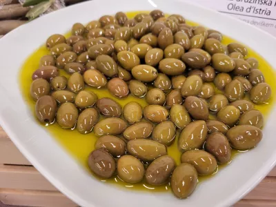 namizne oljke, vložene v oljčnem olju, Olea d'Istria / Foto: Katja Gleščič 