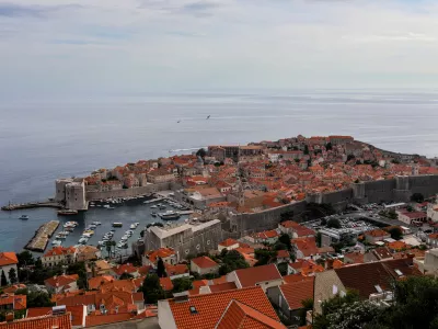 - Na poti od Neuma proti Dubrovniku.- Dubrovnik, Hrvaška- 27.05.2025. - Reportaža o Jadranski magistrali ob 60. obletnici izgradnje in 70. obletnici začetka gradnje.- Jadranska magistrala, cesta, hrvaška obala.OPOMBA: ZA OBJAVO V OBJEKTIVU!//FOTO: Bojan Velikonja