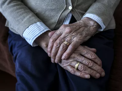 ﻿- simbolična fotografija - - 26.05.2016 - Dom starostnikov dr. Jožeta Potrča Poljčane, Enota Slovenska Bistrica -  - Reportaža za Dnevnikovo prilogo - POMOČ STAREJŠIM: Pripravljeni na starost! - tretje življensko obdobje - starejši občani - starostniki - upokojenci -  //FOTO: Jaka Gasar