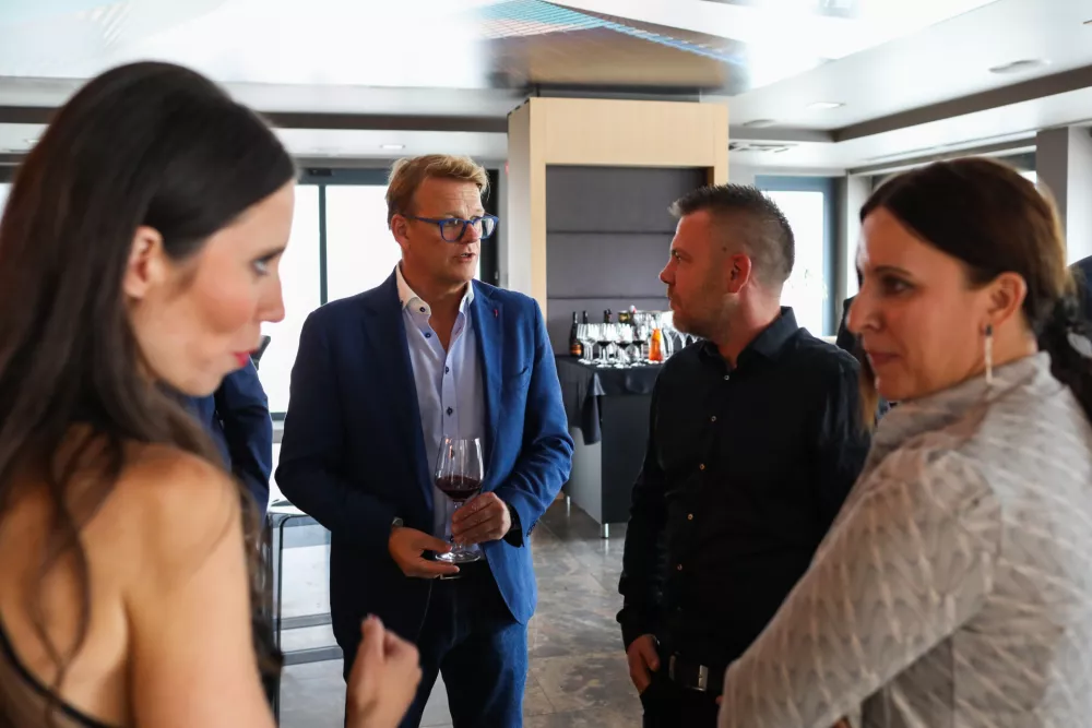 - Roman Mikolič, ROSI Teh d.o.o.- Antiša Korljan, voditelj,- 11.09.2025. - Regijski izbor Gazela 2025 podravsko pomurske regije v Mariboru.//FOTO: Bojan Velikonja