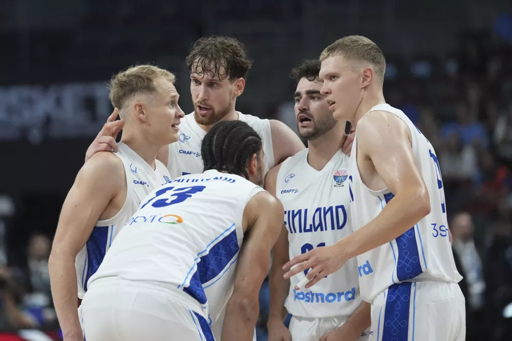 From left, Finland's Sasu Salin, Finland's Mikael Jantunen, Finland's Olivier Nkamhoua, Finland's Edon Maxhuni, Finland's Elias Valtonen during the Eurobasket, European Basketball Championship quarter final match between Finland and Georgia at the Riga Arena in Riga, Latvia, Wednesday, Sept. 10, 2025. (AP Photo/Sergei Grits)