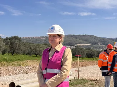 Koper, serminska vpadnica.Gradnja nove serminske vpadnice.Ministrica za infrastrukturo Alenka Bratusek.