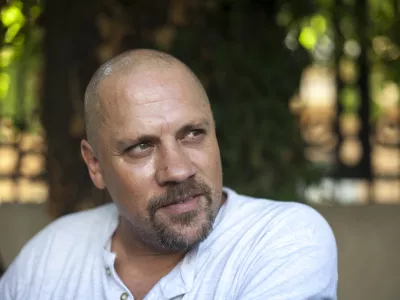 ﻿Boris Dežulović, hrvaški novinar in književnik, Dnevnikov kolumnist    ///FOTO: Luka CjuhaOPOMBA: ZA OBJAVO V PRILOGI – DNEVNIKOV OBJEKTIV - INTERVJU 2015. / Foto: Luka Cjuha