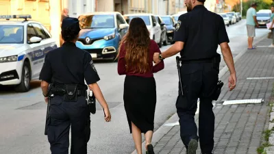 Mama deklice, ki je umrla zaradi opeklin. 