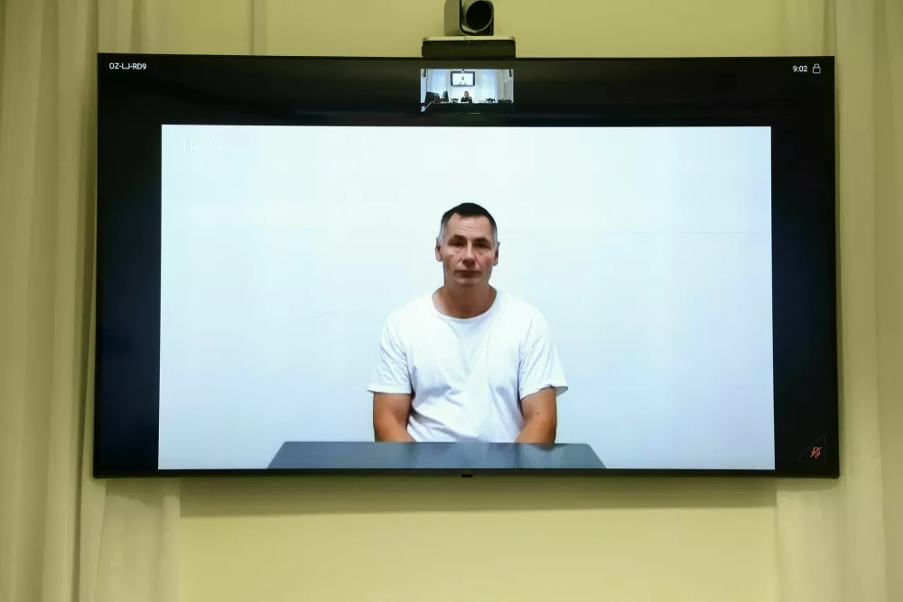 Kradel skupaj z morilcem bivše žene