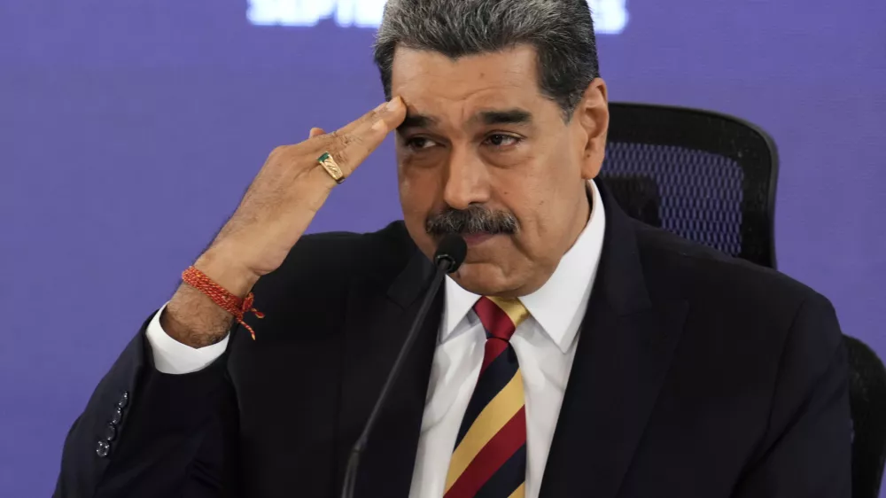 Venezuela President Nicolas Maduro salutes during a press conference in Caracas, Venezuela, Monday, Sept. 1, 2025. (AP Photo/Ariana Cubillos)