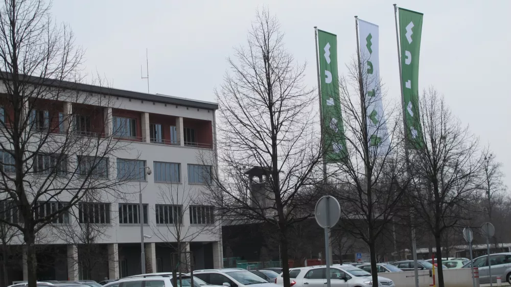 ﻿Poslopje uprave Taluma v Kidričevem