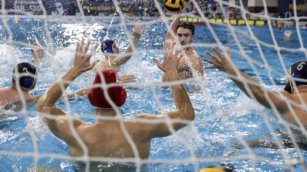 - jan. - feb. 2024 – Vaterpolo - športna reportaža //FOTO: Jaka GasarOPOMBA: ZA OBJEKTIV - REPORTAŽA