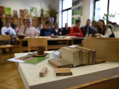 - Šolski center Ljubljana, Aškerčeva 1 v Ljubljani:- Srednja lesarska šola - 17.02.2023 - Informativni dnevi 2023 - informativni dan na fakultetah in srednjih šolah za bodoče študente in dijake - izobraževanje - šolstvo - študij - dijaki - študenti - //FOTO: Nik Erik Neubauer / Foto: Nik Erik Neubauer