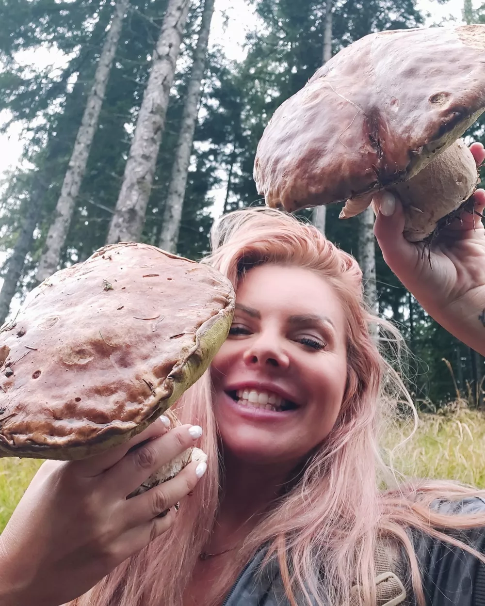 Neisha je pred časom našla dva orjaška jurčka.