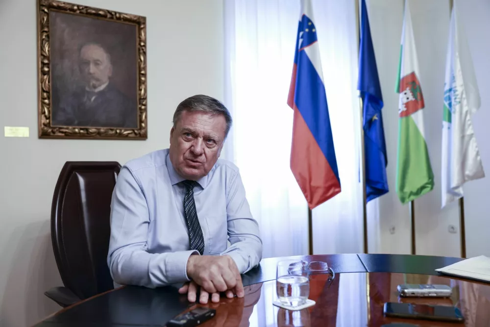- 27.09.2023 – Zoran Janković, župan mestne občine Ljubljana od leta 2006 //FOTO: Jaka GasarOPOMBA: DNEVNIKOV OBJEKTIV – INTERVJU 2023