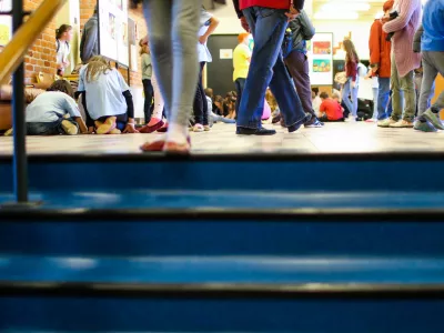 ﻿Simbolična fotografija, šolstvo, otroci, otrok, - 28.03.2017 - OŠ Brezovica pri Ljubljani - projekt SKUPAJ SMO VEČJI - otroci in šolarji ustvarjali risbe in slike z namenom sestaviti največjo sestavljeno risbo na svetu za guinnessovo knjigo rekordov.    //FOTO: Bojan Velikonja / Foto: Bojan Velikonja