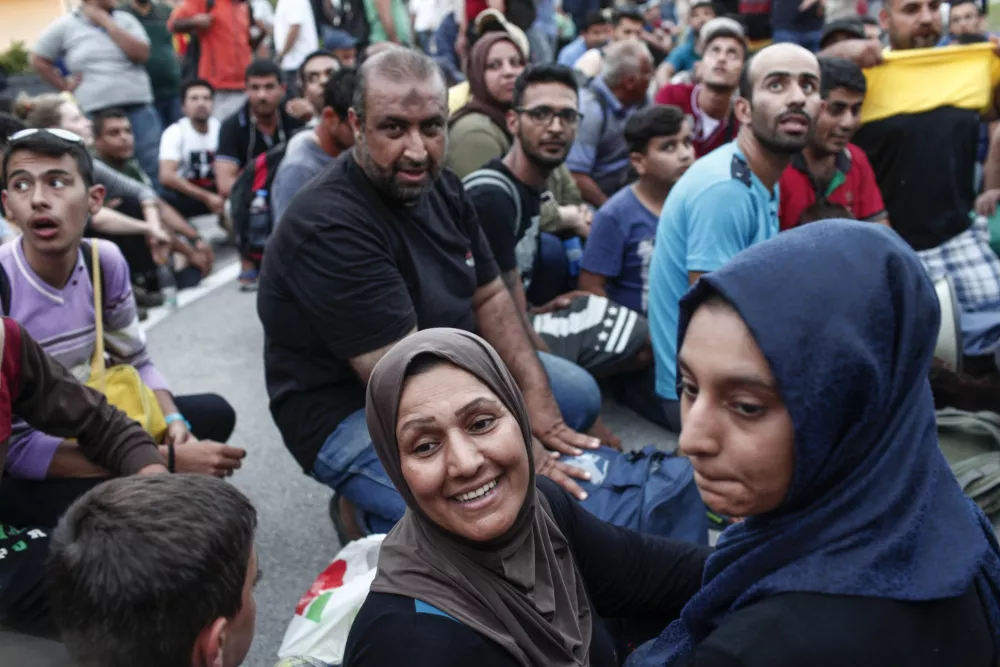 ﻿- 18.09.2015 - Slovenija - slovensko-hrvaška meja - mejni prehod Rigonce  - Begunci 2015 - migracije po zahodni balkanski poti - migracijska pot beguncev iz Sirije, Afganistana in Iraka čez Balkan proti zahodni Evropi - evropska begunska kriza - migranti -  ///FOTO: Luka Cjuha.