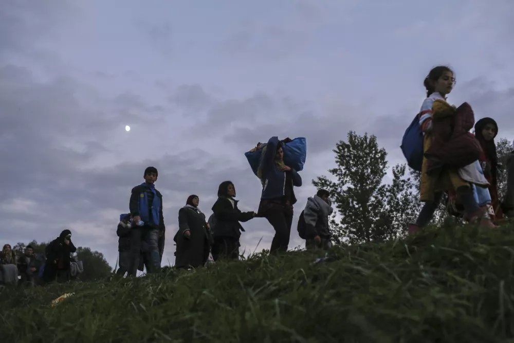 ﻿- 23.10.2015 - Slovenija - slovensko-hrvaška meja - Rigonce- Begunci 2015 - migracije po zahodni balkanski poti - migracijskapot beguncev iz Sirije, Afganistana in Iraka čez Balkan proti zahodniEvropi - evropska begunska kriza - migranti -///FOTO: Jaka Gasar