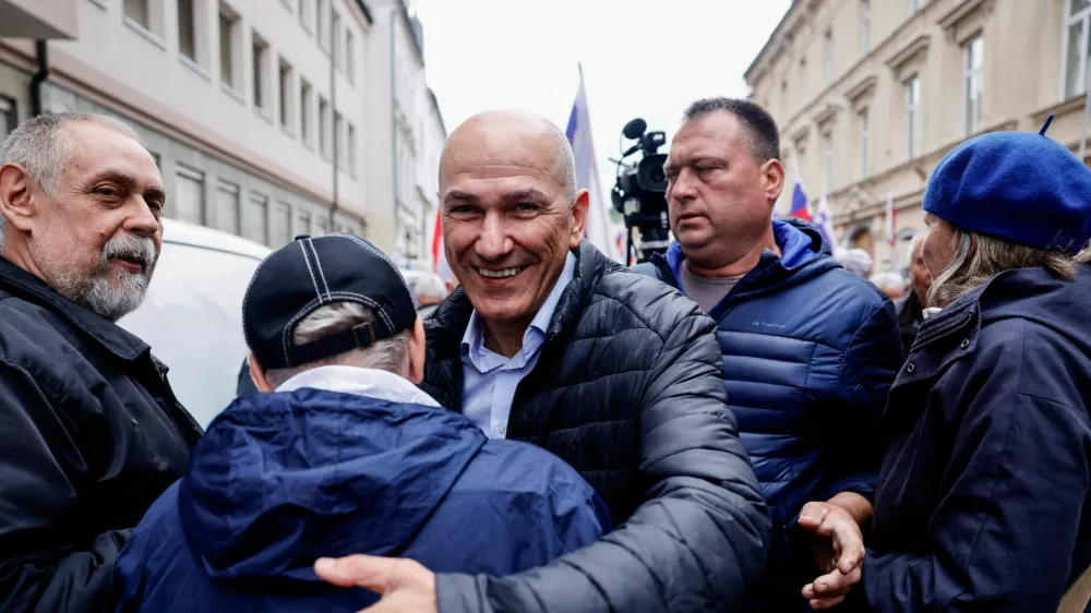 Slovenia's former Prime Minister Janez Jansa greets a supporter after he is acquitted in corruption charges, in Celje, Slovenia April 18, 2025. REUTERS/Borut Zivulovic   TPX IMAGES OF THE DAY