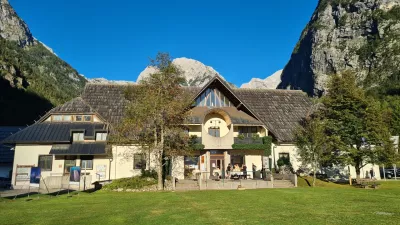 Trenta, Informacijsko sredisce TNP.V Trenti so vceraj obelezili 30 let informacijskega sredisca TNP, ki je v odrocno dolino prineslo novo zivljenje.Foto: Primorski val / Foto: 