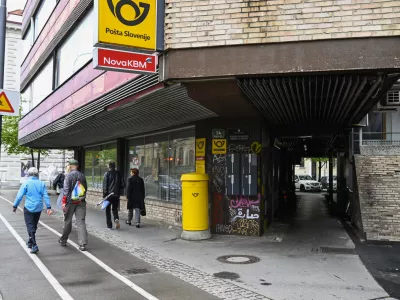 - 04.05.2022 – Delovno in socialno sodišče v Ljubljani, Pošta, Nova KBM banka, Resljeva cesta 14  //FOTO: Nik Erik Neubauer