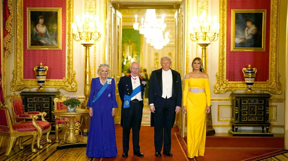 King Charles and Queen Camilla stand with U.S. President Donald Trump and First Lady Melania Trump at the state banquet at Windsor Castle, in Windsor, Britain September 17, 2025.  Aaron Chown/Pool via REUTERS