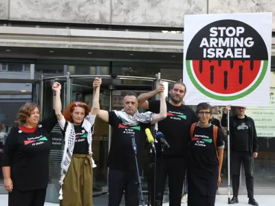 18.09.2025 - novinarska konferenca predsednika palestinskega sindikata novinarjev Naserja Abu Bakerja (pred poslopjem RTV Slovenija, Kolodvorska 2) in javni shod v podporo palestinskim novinarjem in medijskim delavcemFoto: Luka Cjuha