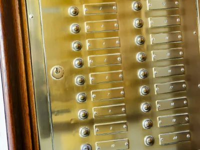 Anonyme Klingelanlage, Diskrete Nummern statt Namen. // 18.03.2025: Baden-Baden, Baden-Württemberg, Deutschland, Europa *** Anonymous doorbell system, discrete numbers instead of names 18 03 2025 Baden Baden, Baden Württemberg, Germany, Europe,Image: 977197804, License: Rights-managed, Restrictions: imago is entitled to issue a simple usage license at the time of provision. Personality and trademark rights as well as copyright laws regarding art-works shown must be observed. Commercial use at your own risk., Model Release: no