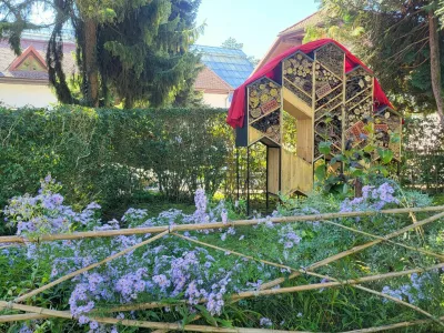 Ljubljana, hotel za opraševalce. Foto: Botanični vrt Ljubljana