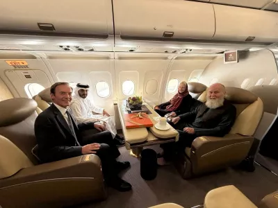 British citizens named Peter and Barbara Reynolds, who had been in custody in Afghanistan, sit with Qatari and British diplomats, on an aircraft, in the air, September 19, 2025. Qatar Government/Handout via REUTERS  THIS IMAGE HAS BEEN SUPPLIED BY A THIRD PARTY NO RESALES. NO ARCHIVES   TPX IMAGES OF THE DAY
