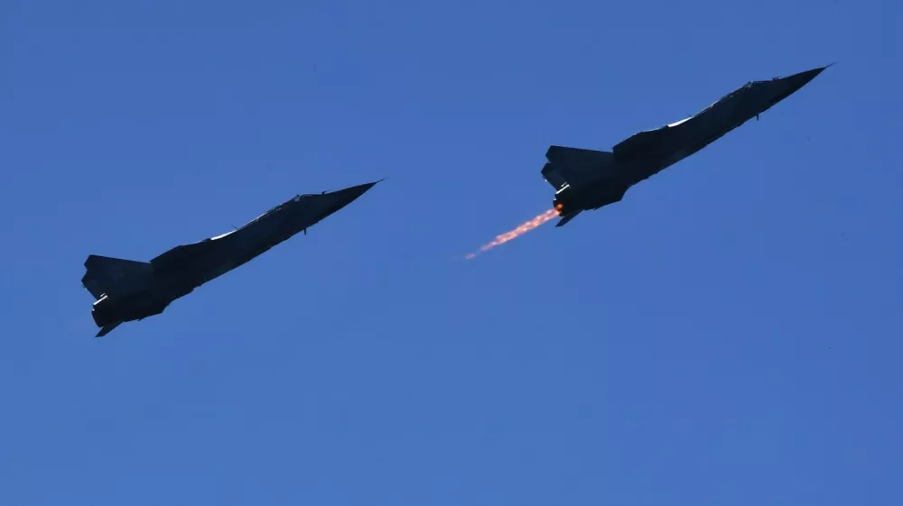 8766707 15.09.2024 Mikoyan MiG-31 supersonic interceptor aircrafts fly during the Ocean 2024 strategic command-and-staff naval exercises involving warships of Russia's Pacific Fleet and the People's Liberation Army Navy of China in the Sea of ​​Japan.,Image: 908182019, License: Rights-managed, Restrictions: Editors' note: THIS IMAGE IS PROVIDED BY RUSSIAN STATE-OWNED AGENCY SPUTNIK., Model Release: no