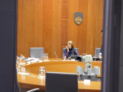 Ljubljana, DZ. Seja preiskovalne komisije DZ, ki se ukvarja z gradbenimi posli. Predsednica preiskovalne komisije Alenka Jeraj. Foto: Daniel Novakovic/STA