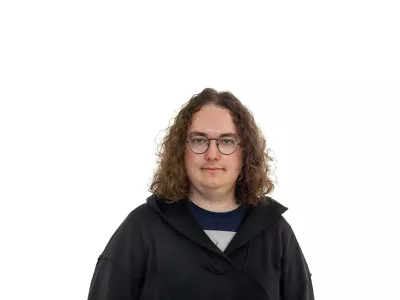 Gašper StražišarZA ONLINE - Redakcija Dnevnik 2024 - portreti za komentarje in kolumne - kolumnisti - komentatorji – novinarji - portret //FOTO: Luka Cjuha / Foto: Luka Cjuha