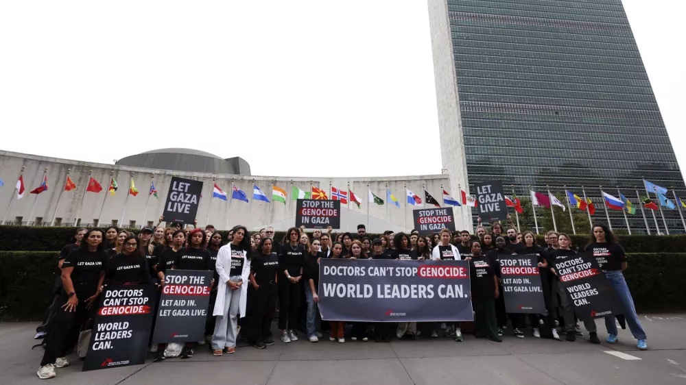IMAGE DISTRIBUTED FOR DOCTORS WITHOUT BORDERS/MÉDECINS SANS FRONTIÈRES USA (MSF USA) - With the United Nations General Assembly underway, Doctors Without Borders/Médecins Sans Frontières USA (MSF USA) staff, medical aid workers, and supporters gather in front of U.N. Headquarters to call on world leaders to take action and end the genocide in Gaza, Wednesday, Sept. 17, 2025 in New York. (Jason DeCrow/AP Content Services for Doctors Without Borders/Médecins Sans Frontières USA (MSF USA))