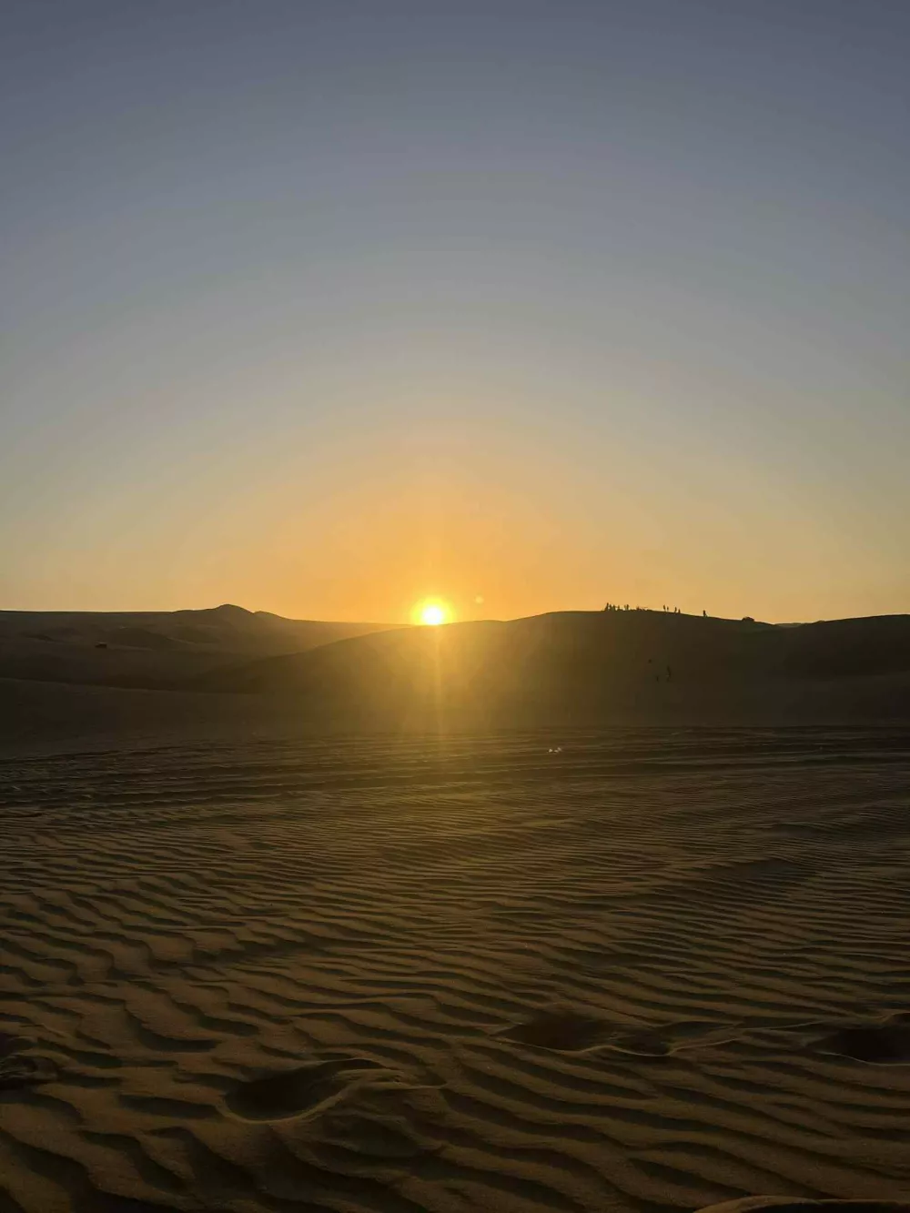 Sončni zahod v puščavi. 