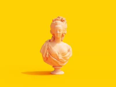 Doprsni kip slovite kraljice.