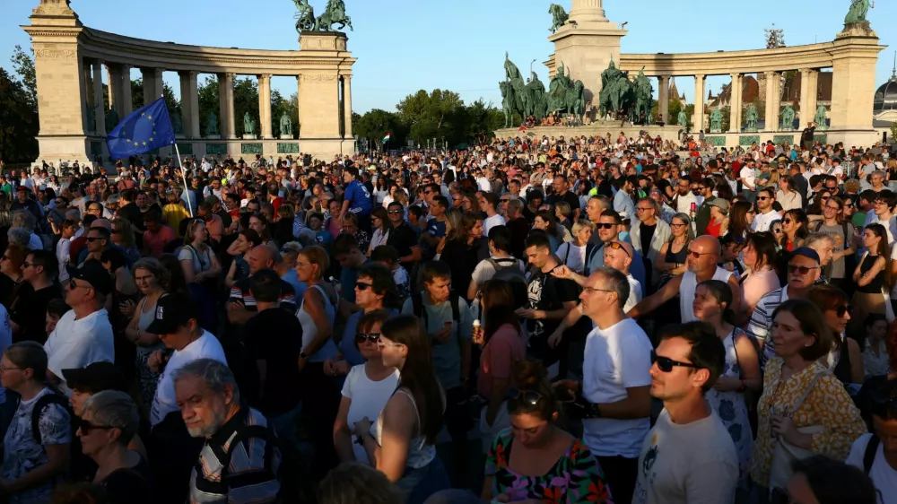 People attend a protest against state-funded political propaganda in Budapest, Hungary, September 21, 2025. REUTERS/Bernadett Szabo