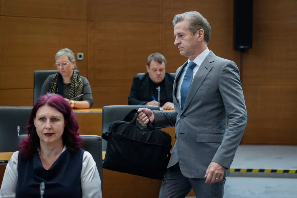 Ljubljana, Drzavni zbor.Zacetek redne seje DZ s poslanskimi vprasanji premierju Robertu Golobu in ministrski ekipi.