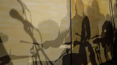 ﻿- simbolična fotografija - glasbeniki- 08.05.2014 - Waldorfska šola v Ljubljani - Učiteljski bend Lucka kuhna Lucka pred dobrodelnim koncertom Za staro pravdo. Kultura, umetnost, nastop, silhueta, sence, - simbolična fotografija   //FOTO: Luka Cjuha.