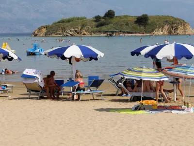 02.07.2022., Lopar - Pjescana plaza Rajska plaza u Loparu puna kupaca. Photo: Goran Kovacic/PIXSELLFoto: Pixsell