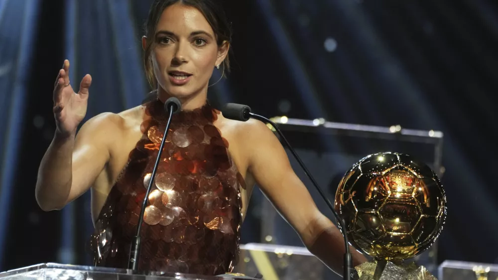 Barcelona's Aitana Bonmatí receives the 2025 Women's Ballon d'Or during the 69th Ballon d'Or awards ceremony at the Theatre du Chatelet in Paris, Monday, Sept. 22, 2025. (AP Photo/Thibault Camus)