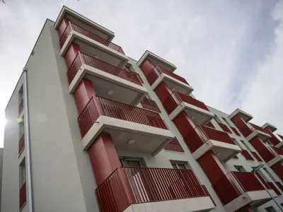 Novo mesto, naselje Podbreznik. Odprtje soseske s 186 javnimi najemnimi stanovanji, ki jo je odprl Stanovanjski sklad RS skupaj z Mestno občino Novo mesto. (Foto: Boštjan Podlogar/STA)