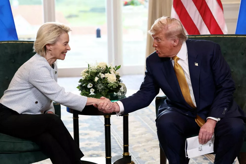 FILE PHOTO: U.S. President Donald Trump shakes hands with European Commission President Ursula von der Leyen, after an announcement of a trade deal between the U.S. and EU, in Turnberry, Scotland, Britain, July 27, 2025. REUTERS/Evelyn Hockstein/File Photo