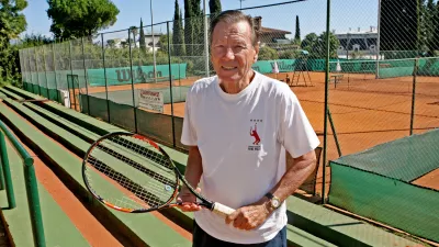 ﻿- 21.09.2015 - Nikola Pilić, nekdanji hrvaški tenisač - finalist OP Francije (1973), ki je po koncu kariere deloval kot trener in postal prvi kapetan, ki je osvojil Davisov pokal s tremi različnimi državami, Nemčijo v letih 1988, 1989 in 1993, Hrvaško leta 2005 ter Srbijo leta 2010. - nekdanji trener Novaka Đokovića, //FOTO: Tomaž Skale