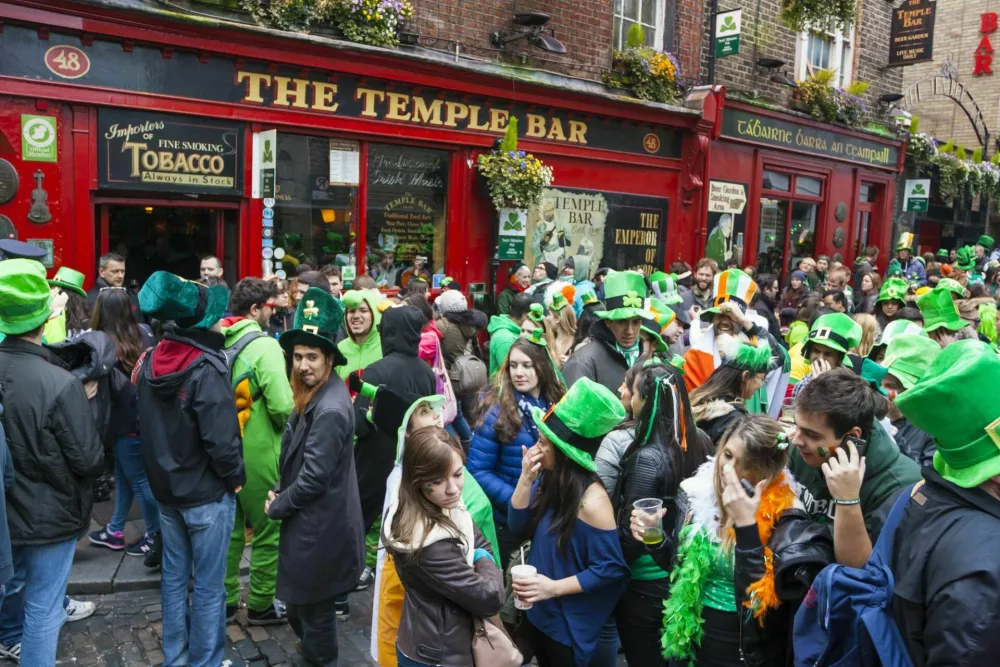 Dublin, Ireland - March 17, 2014: Saint Patrick's Day parade in Dublin Ireland on March 17, 2014: People dress up Saint Patrick's at The Temple Bar / Foto: Aitormmfoto