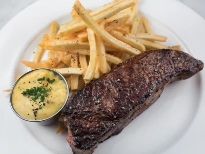 Steak Frites with / Foto: Alexandralaw1977
