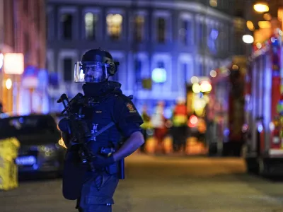 23 September 2025, Norway, Oslo: Emergency services arrive at Pilestredet near Parkveien in Oslo after reports of an explosion. Photo: Terje Pedersen/NTB/dpa