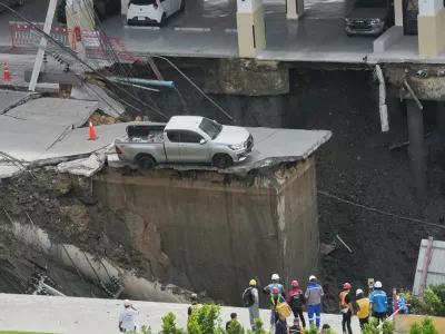 Damage is seen after a road collapse near Vajira Hospital in Bangkok Thailand, Wednesday, Sept. 24, 2025. (AP Photo/Sakchai Lalit)