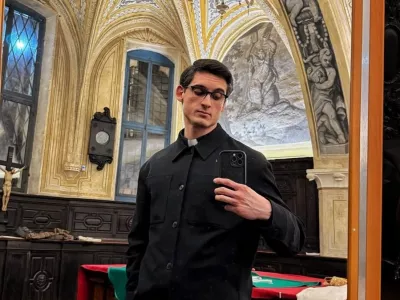 Alberto Ravagnani, duhovnik iz Italije, se je znašel v središču škandala, potem ko je na Instagramu objavil reklamo za prehranske dodatke. Foto: Instagram