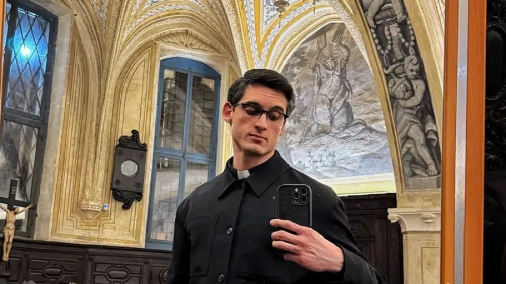 Alberto Ravagnani, duhovnik iz Italije, se je znašel v središču škandala, potem ko je na Instagramu objavil reklamo za prehranske dodatke. Foto: Instagram