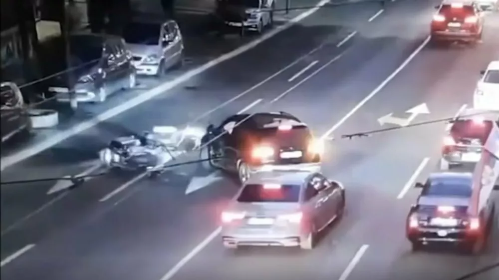 Bizarna prometna nesreča v Beogradu.