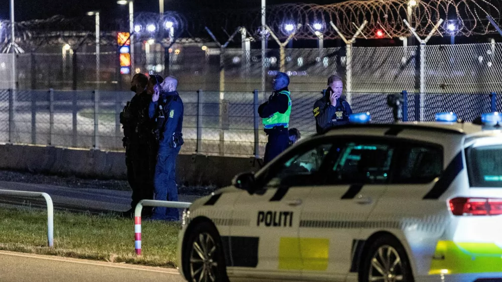 FILE PHOTO: Police officers stand guard after all traffic has been closed at the Copenhagen Airport due to drone reports in Copenhagen, Denmark September 22, 2025. Ritzau Scanpix/Steven Knap via REUTERS  ATTENTION EDITORS - THIS IMAGE WAS PROVIDED BY A THIRD PARTY. DENMARK OUT. NO COMMERCIAL OR EDITORIAL SALES IN DENMARK./File Photo