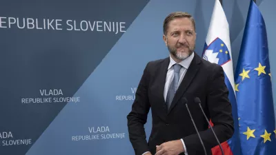 Ljubljana, vlada.Izjava po neformalnem brifingu o Nato deklaraciji.Minister za finance Klemen Bostjancic.